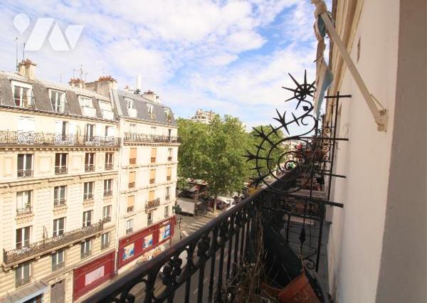 A 2 PAS DE LA PLACE MONGE - 5ème ETAGE AVEC ASCENSEUR ET BALCON