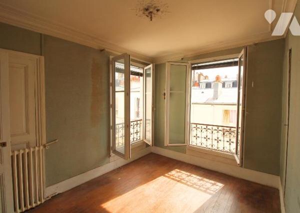A 2 PAS DE LA PLACE MONGE - 5ème ETAGE AVEC ASCENSEUR ET BALCON