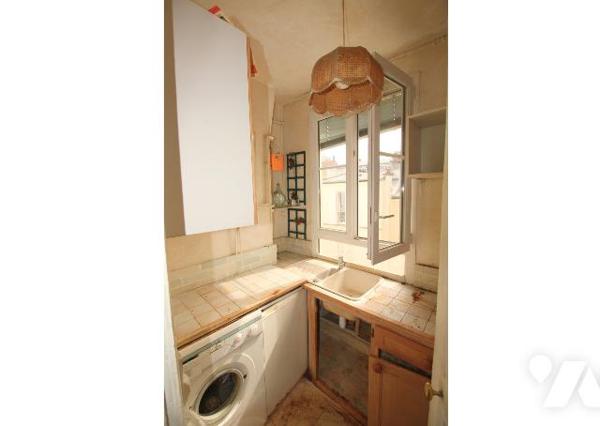 A 2 PAS DE LA PLACE MONGE - 5ème ETAGE AVEC ASCENSEUR ET BALCON