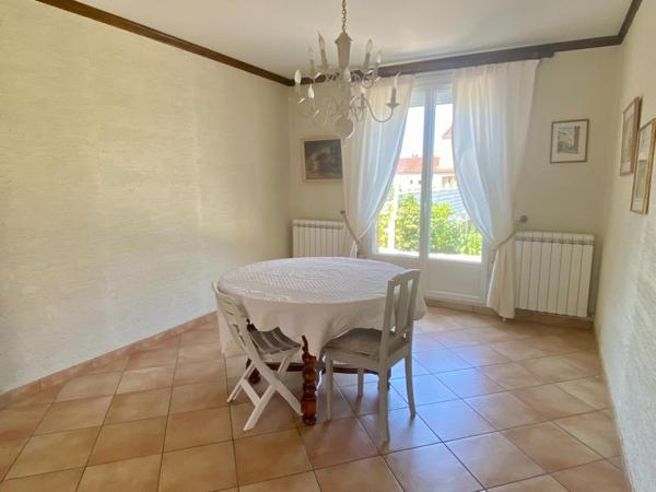 maison avec garage et jardin attenant
