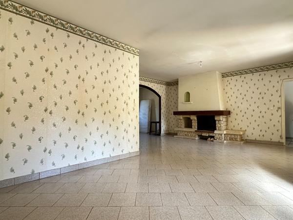 16400 PUYMOYEN Maison de plain pied 131 m2 avec 1600m2 de jardin à Puymoyen