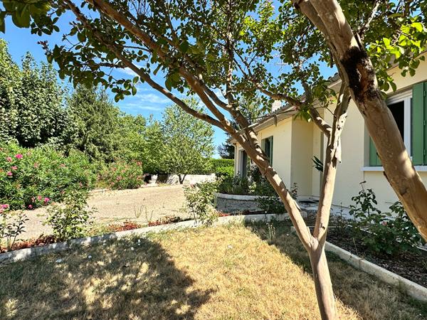 16400 PUYMOYEN Maison de plain pied 131 m2 avec 1600m2 de jardin à Puymoyen