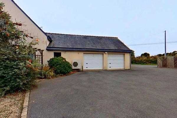 Dpt Cotes d’Armor (22) -à vendre -PLEUMEUR-BODOU - Maison T10 – 245 m² - 7 chambres -Terrain 1 661 m² - Double garage - Appartement indépendant.
