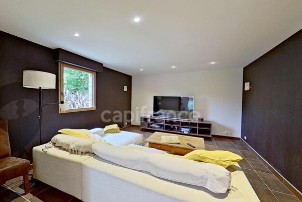 Dpt Cotes d’Armor (22) -à vendre -PLEUMEUR-BODOU - Maison T10 – 245 m² - 7 chambres -Terrain 1 661 m² - Double garage - Appartement indépendant.