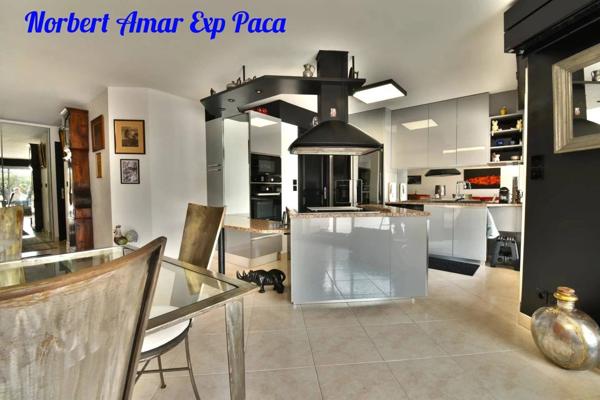 Appartement de Standing, Emplacement idéal, tout à pied : mer, plage, commerces. avec Terrasse et Jardin Suspendu