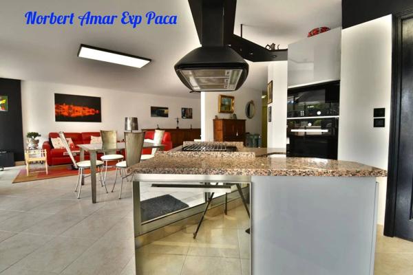 Appartement de Standing, Emplacement idéal, tout à pied : mer, plage, commerces. avec Terrasse et Jardin Suspendu