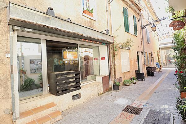 Vente
                Local commercial52 m² - 2 Pièces -
                    SAINT-RAPHAEL (83700)