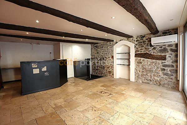 Vente
                Local commercial52 m² - 2 Pièces -
                    SAINT-RAPHAEL (83700)