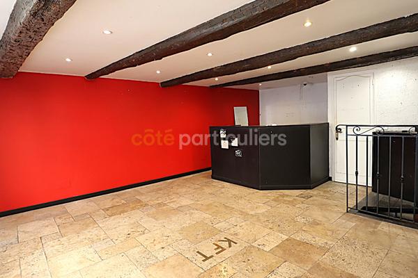 Vente
                Local commercial52 m² - 2 Pièces -
                    SAINT-RAPHAEL (83700)