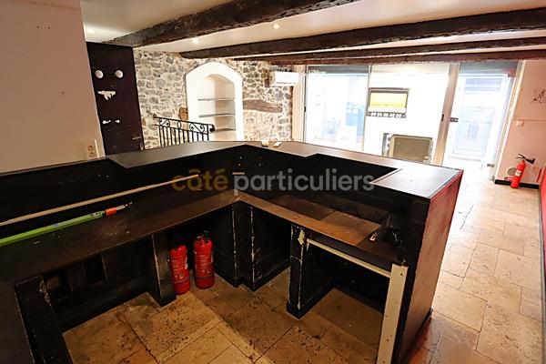 Vente
                Local commercial52 m² - 2 Pièces -
                    SAINT-RAPHAEL (83700)