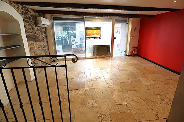 Vente
                Local commercial52 m² - 2 Pièces -
                    SAINT-RAPHAEL (83700)