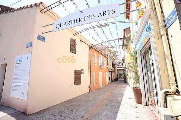Vente
                Local commercial52 m² - 2 Pièces -
                    SAINT-RAPHAEL (83700)