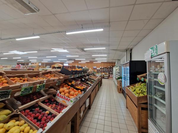 Local Commercial 500m² – Beaucouze