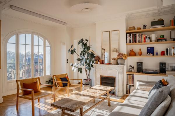 Appartement Haussmannien entièrement rénové avec balcon