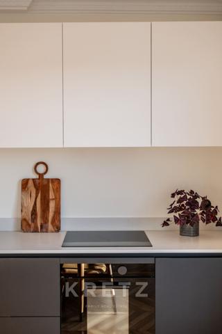 Appartement Haussmannien entièrement rénové avec balcon