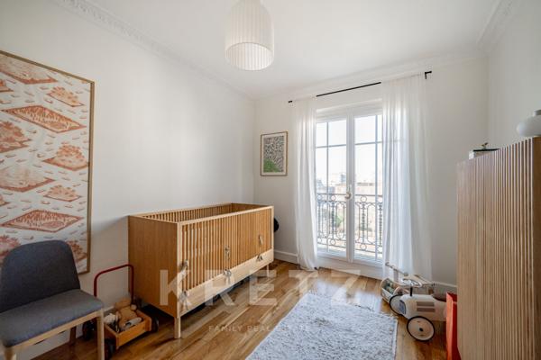 Appartement Haussmannien entièrement rénové avec balcon