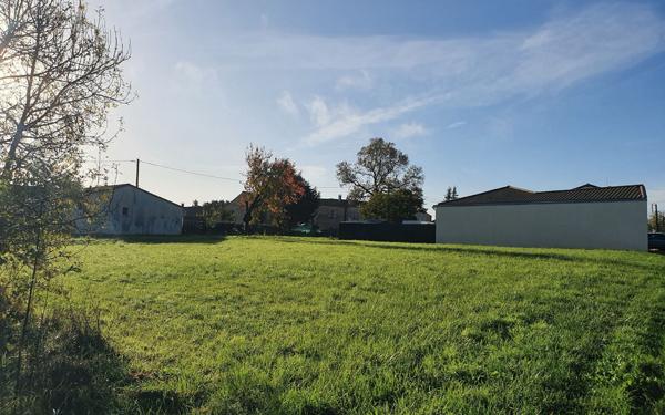 Terrain à vendre    Saint-Hilaire-la-Palud