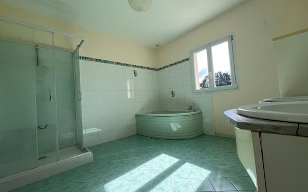 Maison à vendre    5 pièces • 213 m2 Limoges