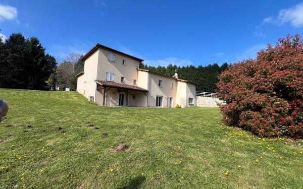 Maison à vendre    5 pièces • 213 m2 Limoges