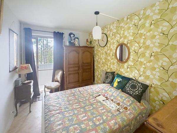 Appartement de 75 m2, 2 chambres avec garage et cave à 5 minutes du centre ville