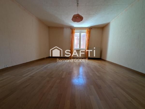 Maison à rénover centre ville Ruffec 16700