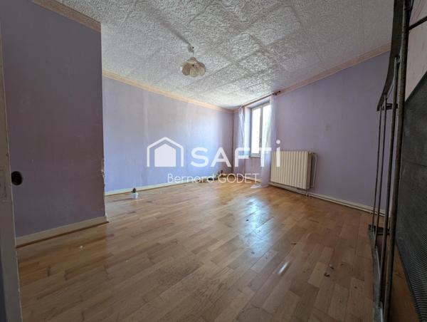 Maison à rénover centre ville Ruffec 16700