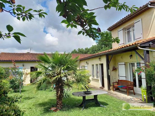 Vente immobilière : Maison à Aigre  6 pièces 180 m² 199 500 €- FONCIERE CHARENTAISE AIGRE.
