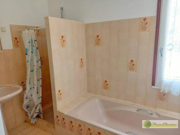 Vente immobilière : Maison à Aigre  6 pièces 180 m² 199 500 €- FONCIERE CHARENTAISE AIGRE.
