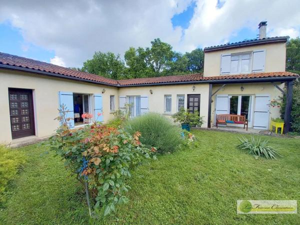 Vente immobilière : Maison à Aigre  6 pièces 180 m² 199 500 €- FONCIERE CHARENTAISE AIGRE.