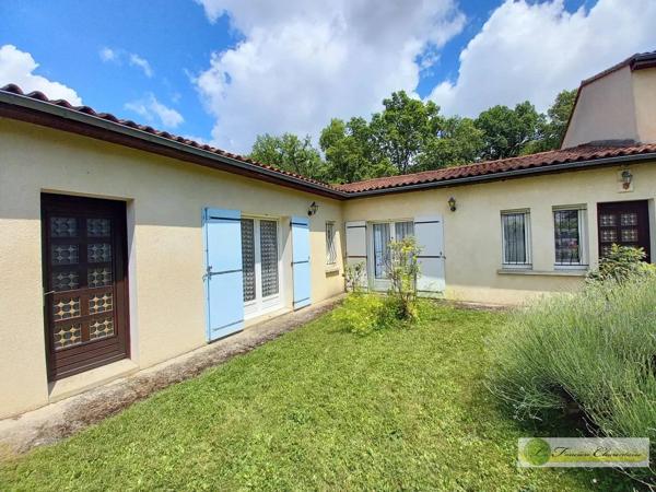 Vente immobilière : Maison à Aigre  6 pièces 180 m² 199 500 €- FONCIERE CHARENTAISE AIGRE.