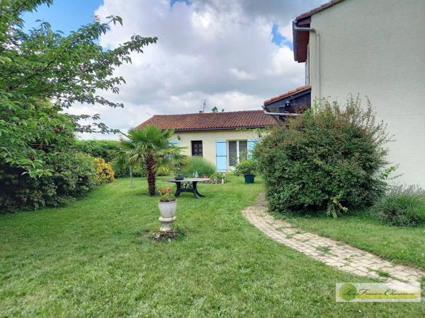 Vente immobilière : Maison à Aigre  6 pièces 180 m² 199 500 €- FONCIERE CHARENTAISE AIGRE.