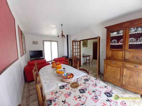 Vente immobilière : Maison à Aigre  6 pièces 180 m² 199 500 €- FONCIERE CHARENTAISE AIGRE.
