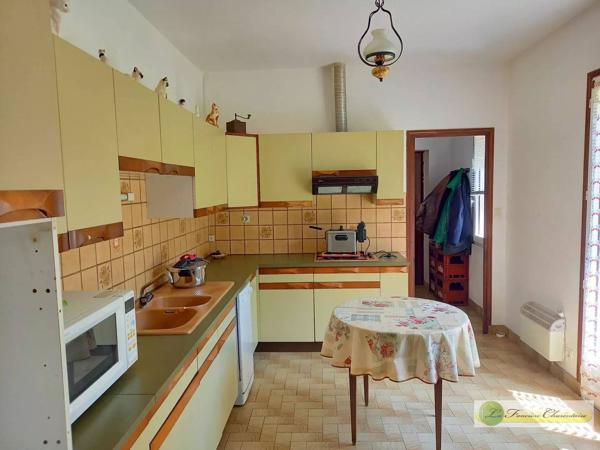 Vente immobilière : Maison à Aigre  6 pièces 180 m² 199 500 €- FONCIERE CHARENTAISE AIGRE.