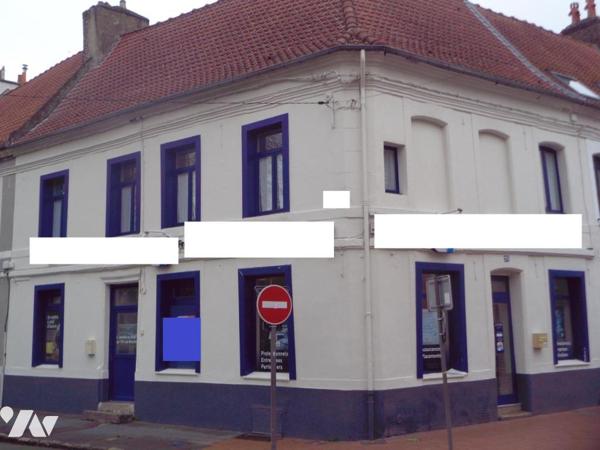 Un immeuble à usage de commerce et d'habitation