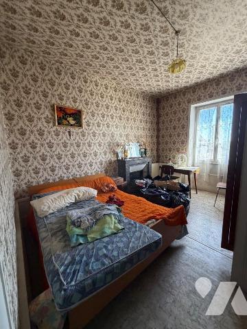 Belle demeure bourgeoise à rénover, pleine de charme et de potentiel.
Emplacement de premier o...