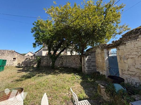 Belle demeure bourgeoise à rénover, pleine de charme et de potentiel.
Emplacement de premier o...