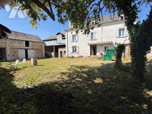 Belle demeure bourgeoise à rénover, pleine de charme et de potentiel.
Emplacement de premier o...