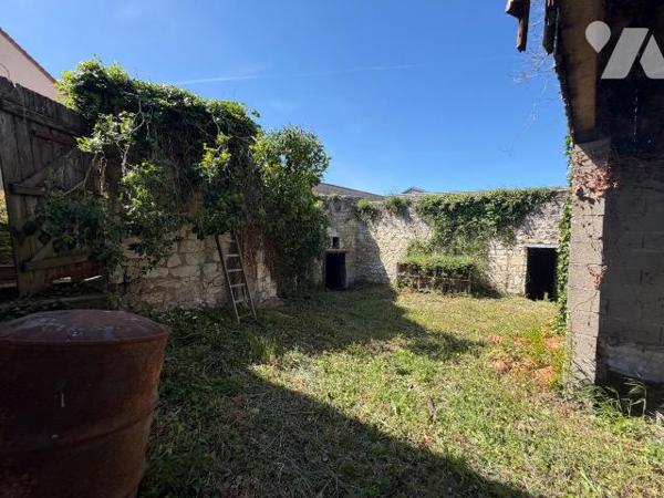 Belle demeure bourgeoise à rénover, pleine de charme et de potentiel.
Emplacement de premier o...
