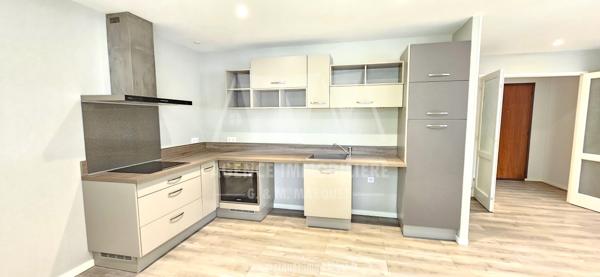 ANGOULEME - JARDIN VERT - APPARTEMENT EN RDC DE 98,22 m² AVEC EMPLACEMENT PARKING, CAVE ET ACCES PARC ET PISCINE
