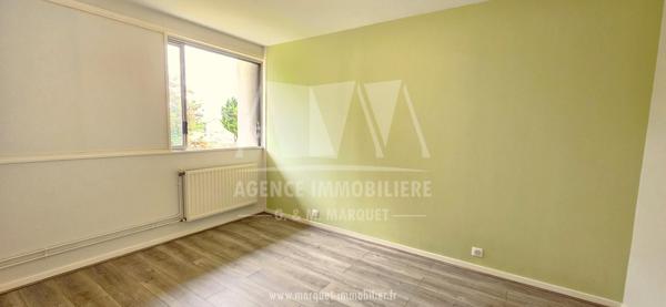 ANGOULEME - JARDIN VERT - APPARTEMENT EN RDC DE 98,22 m² AVEC EMPLACEMENT PARKING, CAVE ET ACCES PARC ET PISCINE