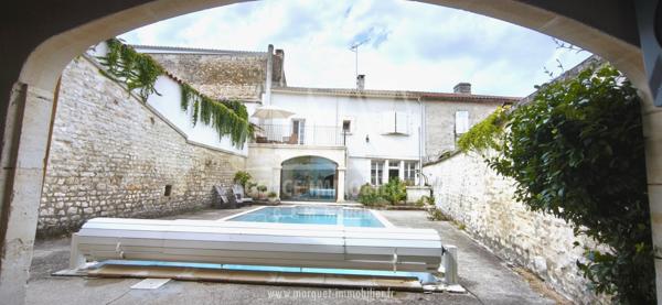 SUPERBE MAISON CHARENTAISE D'ENV 135m² AVEC JARDIN, PISCINE ET GARAGE
