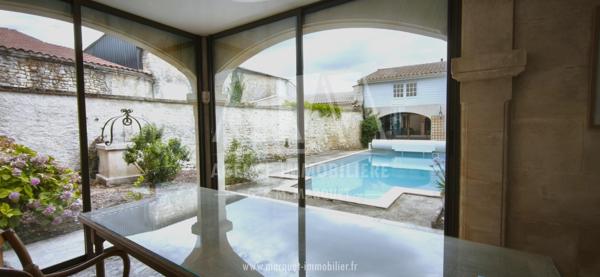 SUPERBE MAISON CHARENTAISE D'ENV 135m² AVEC JARDIN, PISCINE ET GARAGE