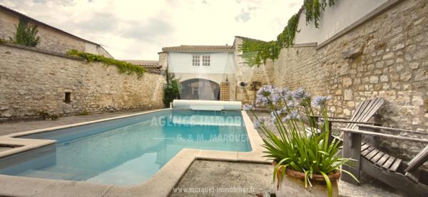 SUPERBE MAISON CHARENTAISE D'ENV 135m² AVEC JARDIN, PISCINE ET GARAGE