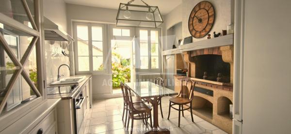 SUPERBE MAISON CHARENTAISE D'ENV 135m² AVEC JARDIN, PISCINE ET GARAGE