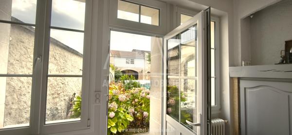 SUPERBE MAISON CHARENTAISE D'ENV 135m² AVEC JARDIN, PISCINE ET GARAGE