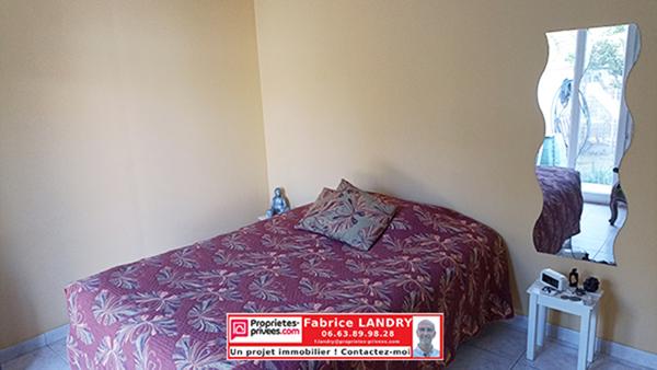 Villa 3 faces 3 chambres avec piscine quartier calme