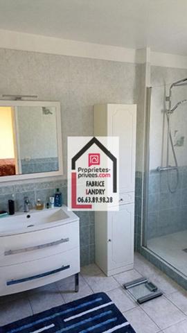 Villa 3 faces 3 chambres avec piscine quartier calme