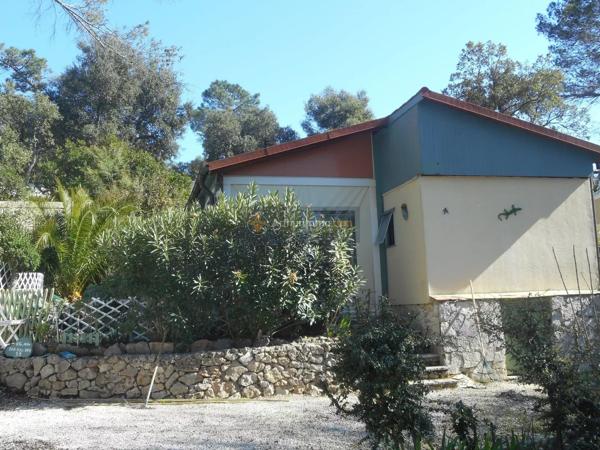 Vente                                                      Terrain
                        
                                         280 m2                     à Saint-Raphaël