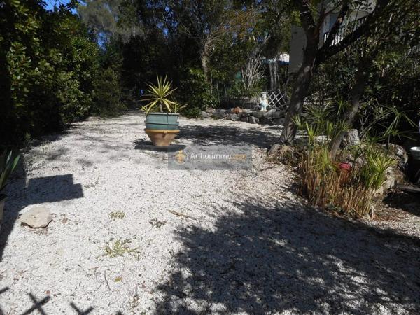 Vente                                                      Terrain
                        
                                         280 m2                     à Saint-Raphaël