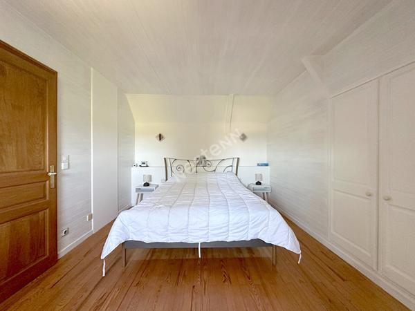 Maison avec piscine et dépendances entre CHALON-SUR-SAONE et LONS-LE-SAUNIER proche LOUHANS et ses 157 arcades à 25 minutes de l'autoroute A39 et 30 minutes de l'A6